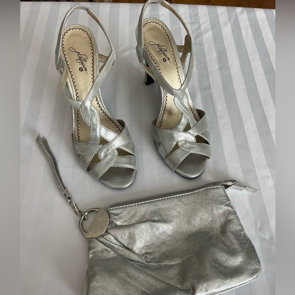 Woman’s Vintage Platinum BP silver shoes size 8 - Picture 1 of 6